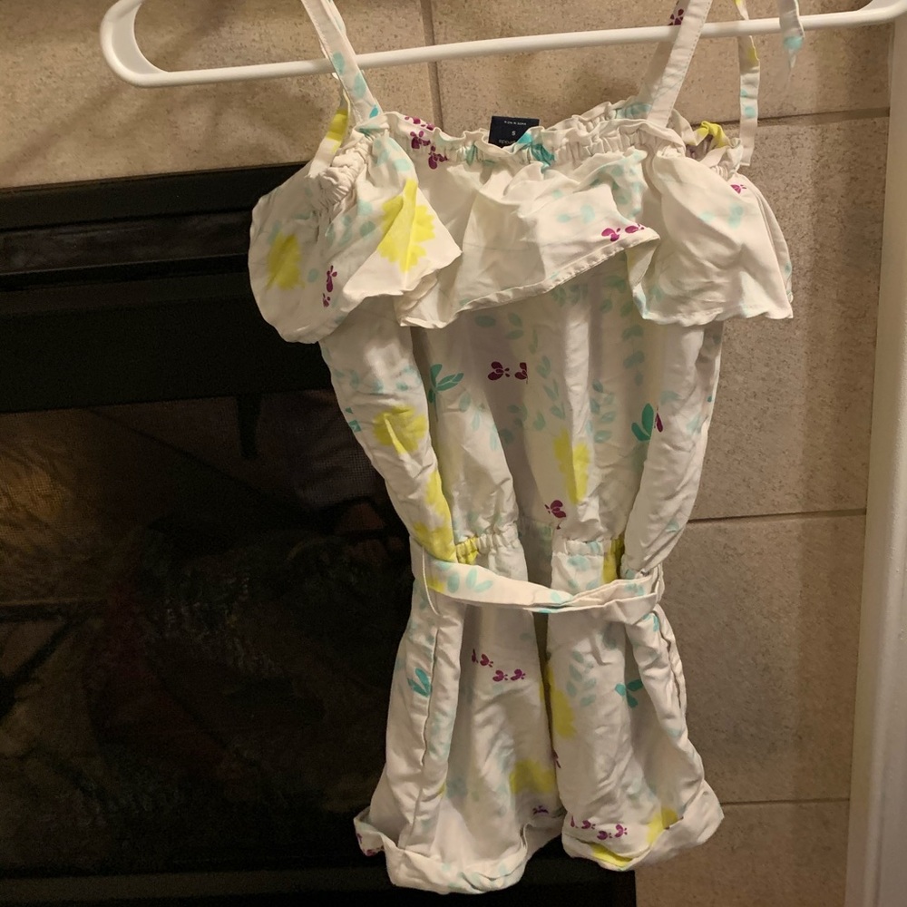 Gap size 6/7 romper girls